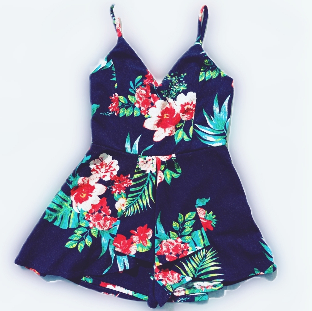derek heart floral romper size M